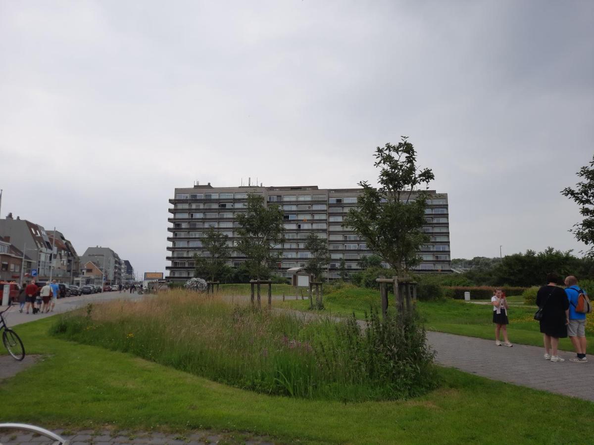 Appartement Residentie Astrid Met Private Parking ブレーデネ エクステリア 写真